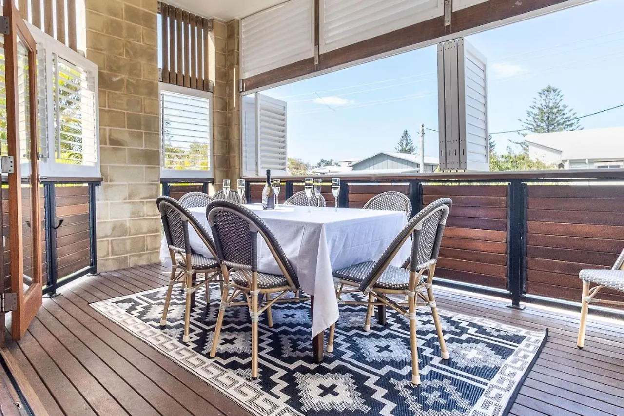 Coastal Getaway Across From Dicky Beach Caloundra Australia