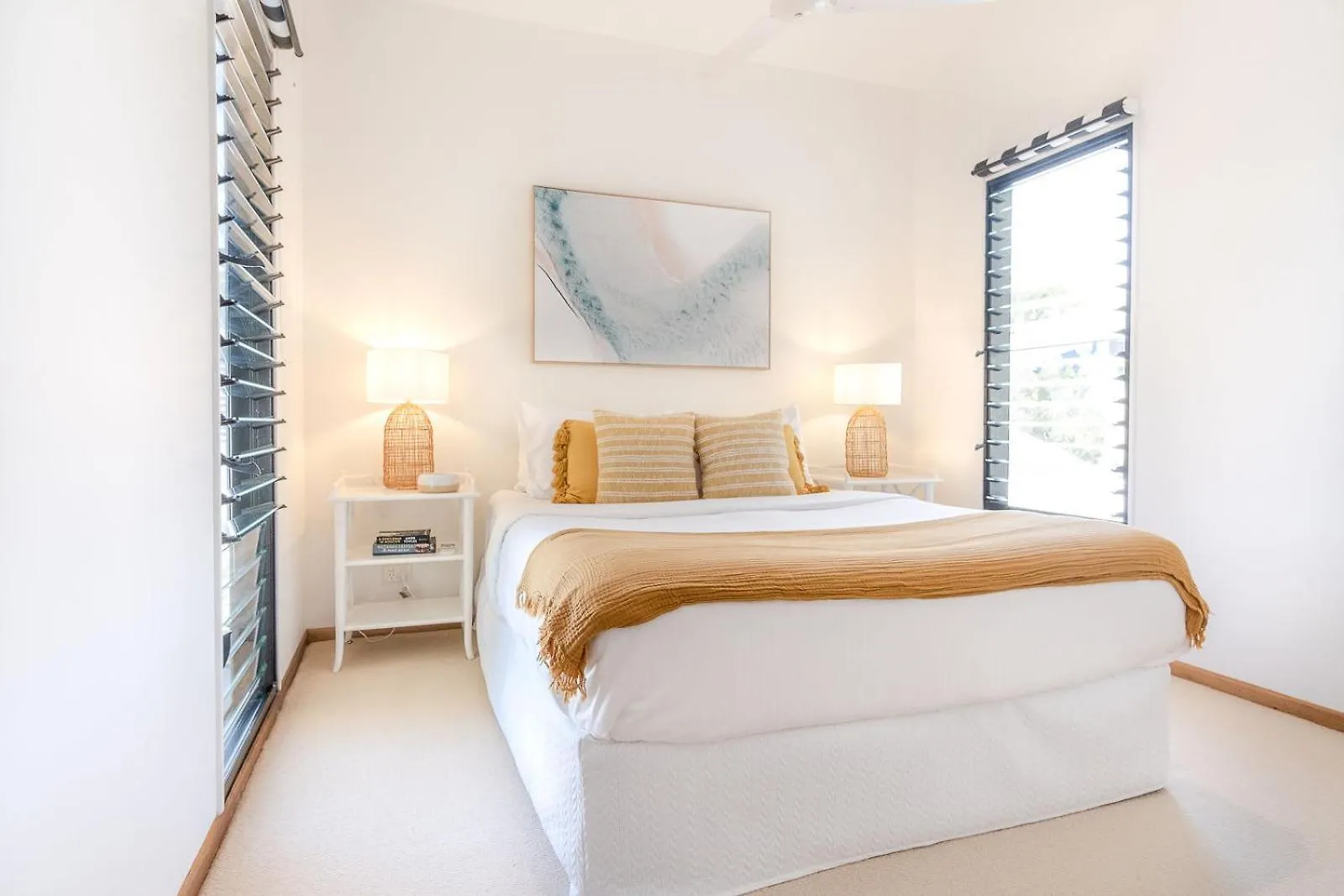 Coastal Getaway Across From Dicky Beach Caloundra